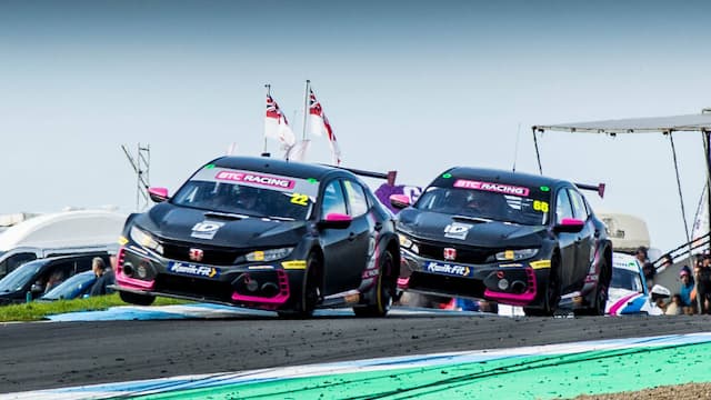 One Motorsport with Starline Racing artwork 6